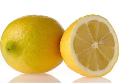 Se recomienda tener lo limones fuera de la heladera. 