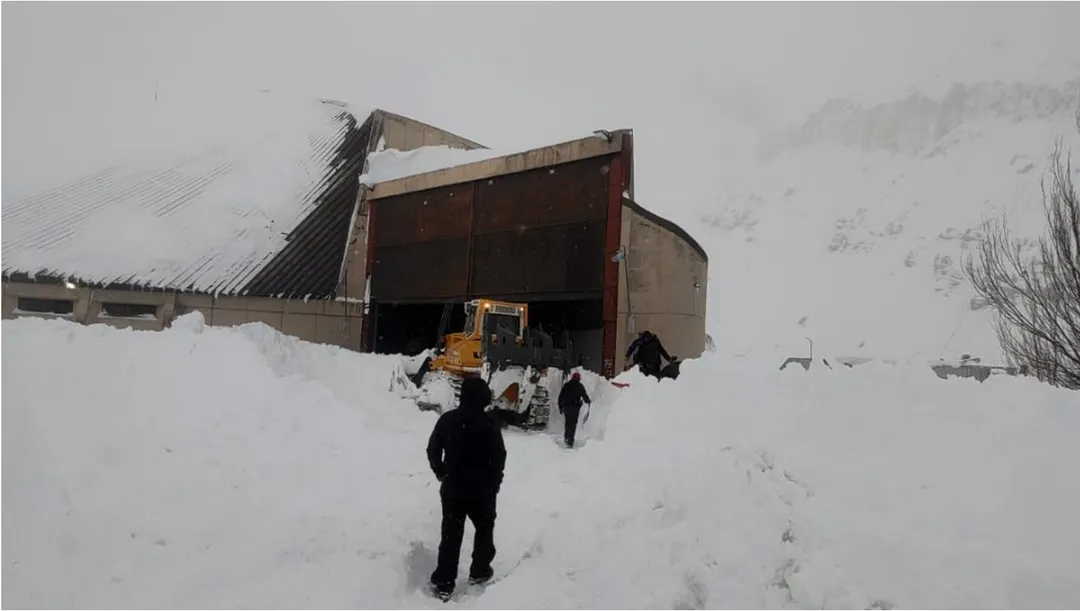 Hubo operativos con hasta 3 metros de nieve.