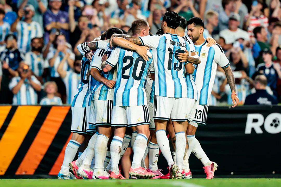 La Selección argentina se aseguró el primer lugar del Grupo J.