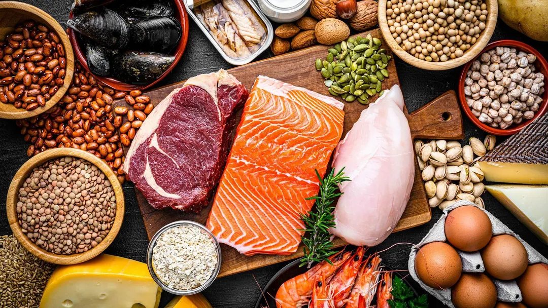Una buena ingesta de proteínas es vital para mantener la masa muscular. 