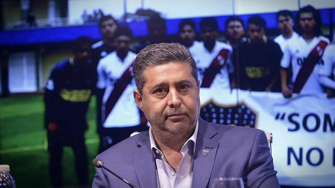 Daniel Angelici, en el fútbol, es de Boca, pero en la política, puede jugar para varios equipos. Foto: Archivo MDZ