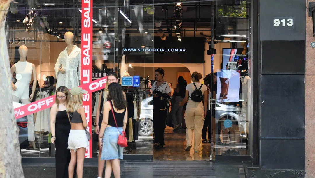 La mayoría de los comercios abrirá sus puertas el jueves. El viernes gran parte de los locales estarán cerrados. 
