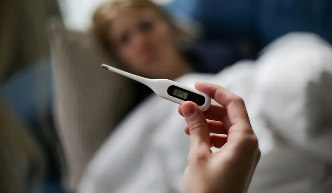 Uno de los síntomas de la gripe es fiebre superior a los 30 grados.