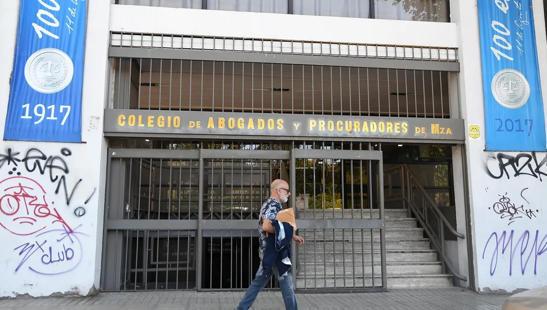 El Colegio de Abogados apuesta por la IA para agilizar consultas jurídicas y los profesionales cuentan qué tareas ya resolvieron con estas herramientas.  