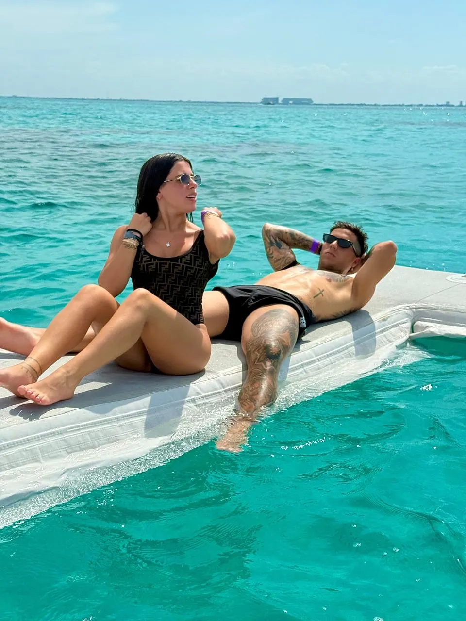 Enzo Fernández, de vacaciones junto a su familia