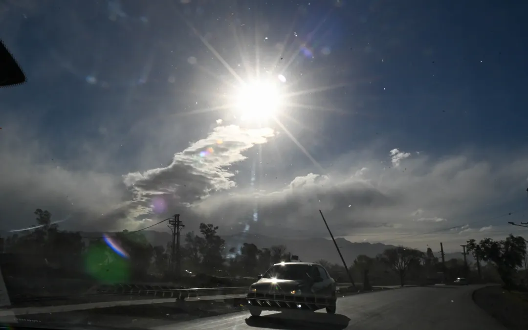 El Servicio Meteorológico lanzo alerta naranja por Zonda. 