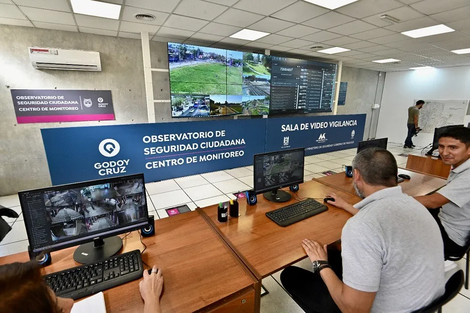 El sistema conecta las escuelas con el Centro de Monitoreo y permite actuar con mayor rapidez frente a situaciones de inseguridad o emergencias.