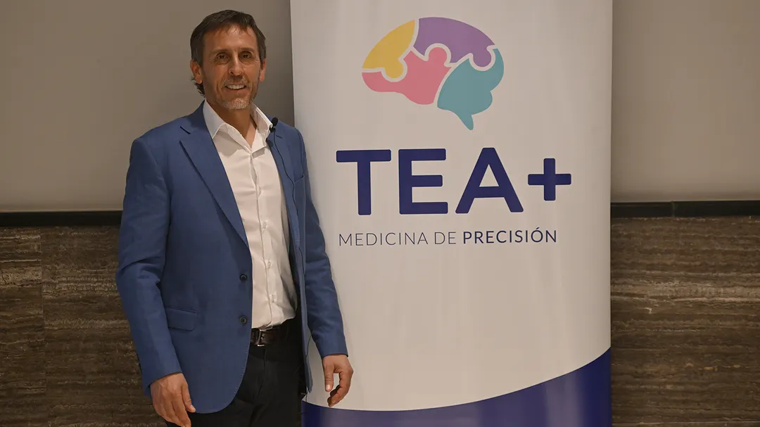 El Dr. Raúl Otoya, director médico de TEA+, explica que el método FlowTEA es un sistema de entrenamiento neuronal.