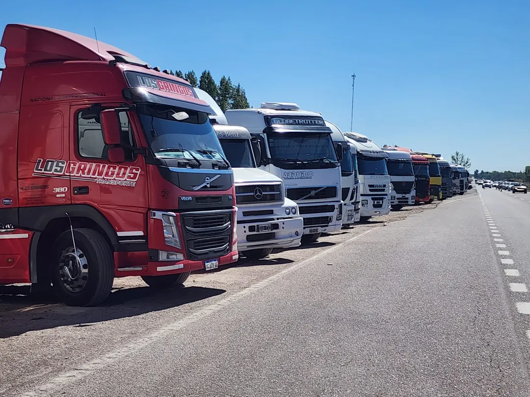 Los camioneros reclaman en la ruta 40 y ruta 7.