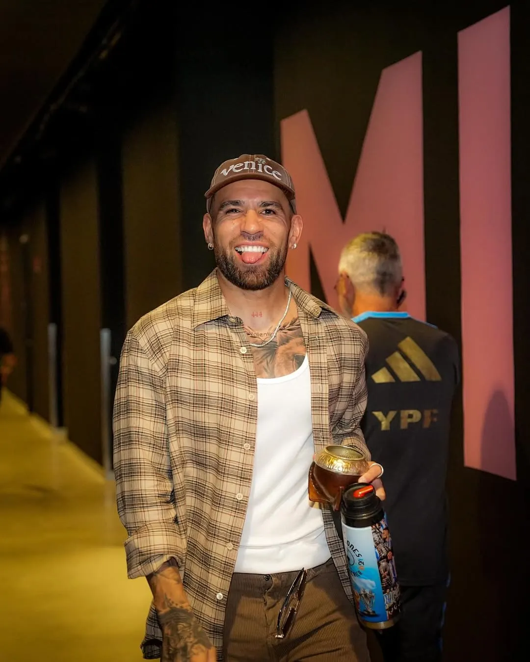 El estilo casual de Otamendi que encantó a sus seguidores.