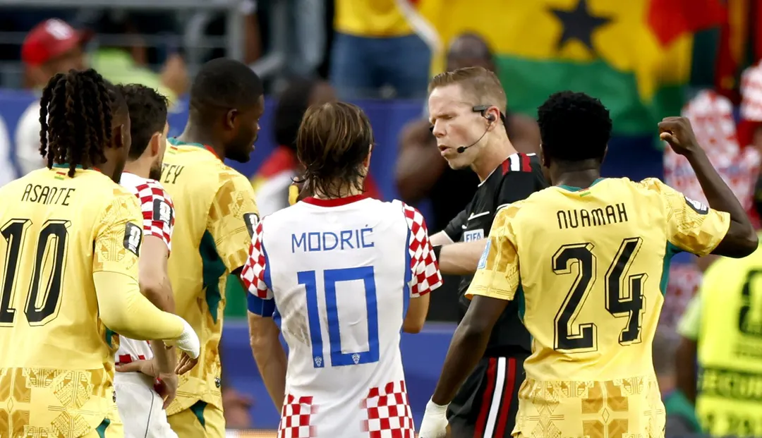 Fischer, durante el encuentro entre Croacia y Ghana. 