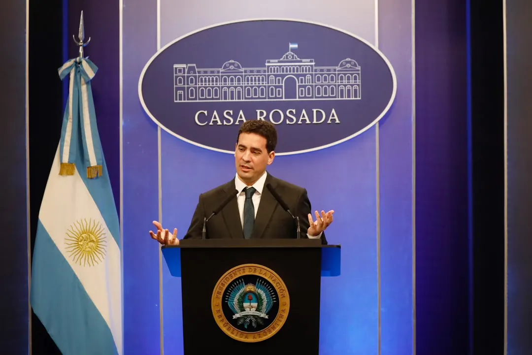 Adrián Ravier, en el ojo de la tormenta