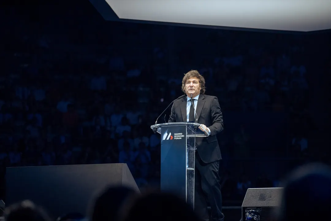Javier Milei exponiendo en Madrid