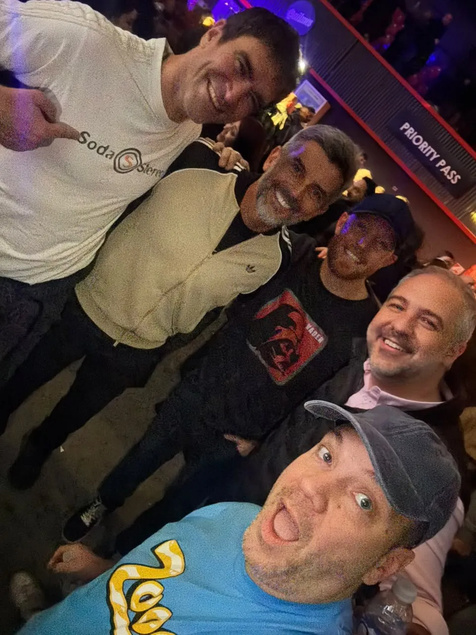 Ulpiano Suarez, Esteban Allasino, Matías Stevanato y Emir Andraos compartieron la noche de rock en el Arena Maipú. ¡Y MDZ se los encontró!