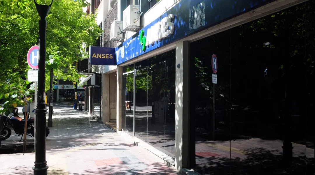 Según informó la Anses, los pagos de octubre se realizan por terminación del DNI y alcanzan a distintas prestaciones sociales.