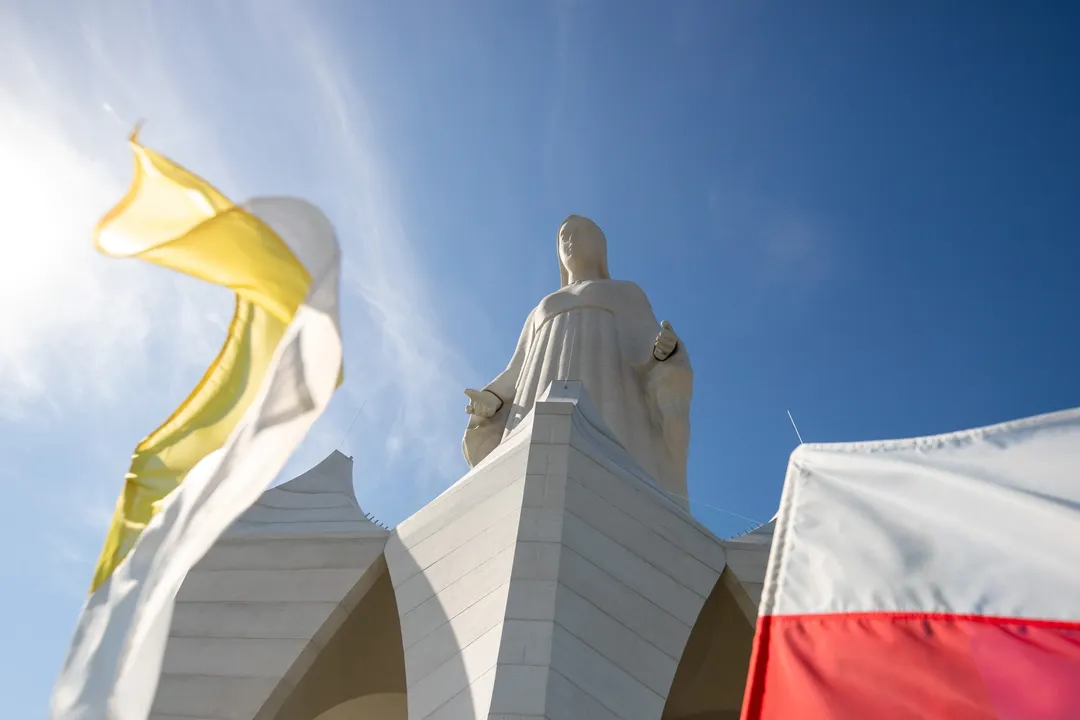 La gigantesca virgen fue inaugurada en Konotopie, un pequeño pueblo del centro de Polonia.