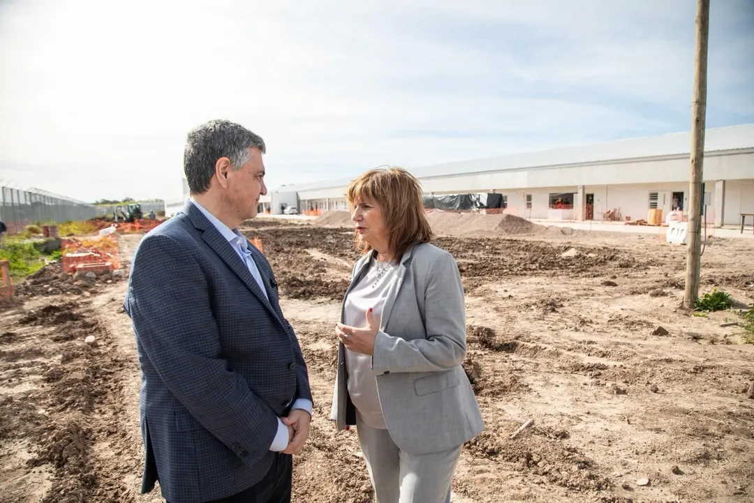 Jorge Macri y Patricia Bullrich en las obras de la cárcel de Marcos Paz.