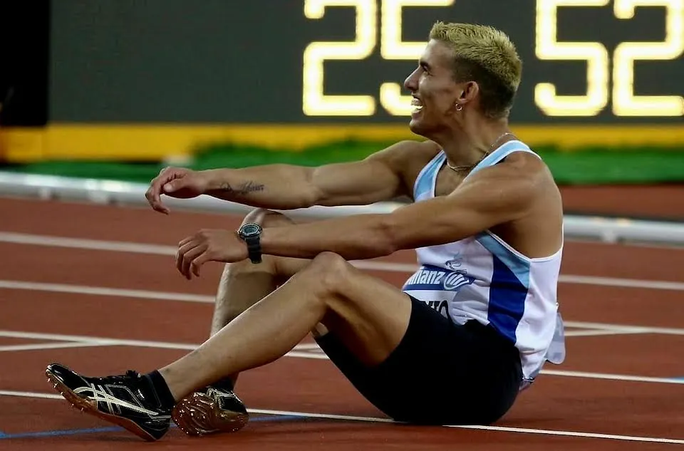 Hernán Barreto en la pista de atletismo.