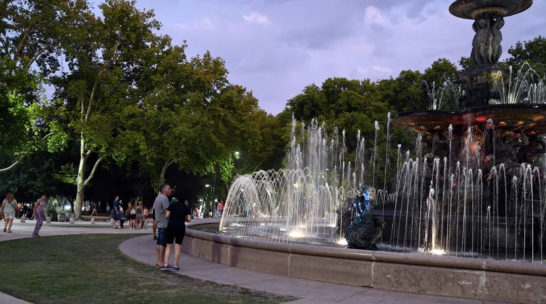 Viernes más fresco en Mendoza, con 29° de máxima y cielo variable.