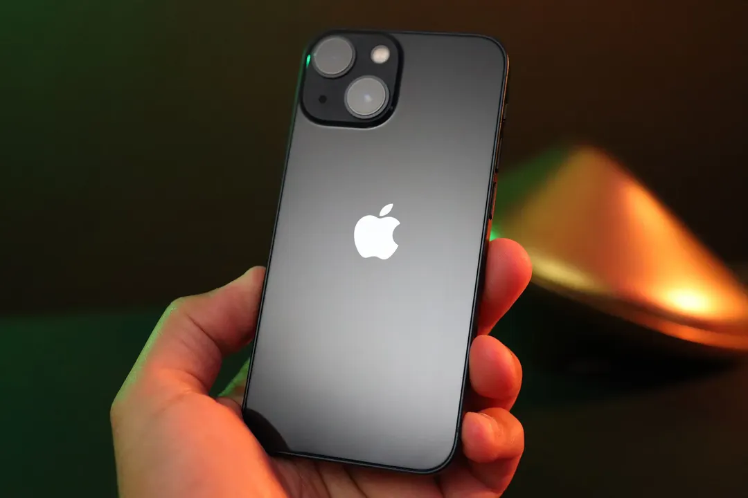 iPhone 13.