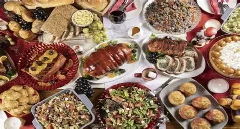 La verdad es que la comida ocupa un lugar central en casi todos nuestros encuentros.