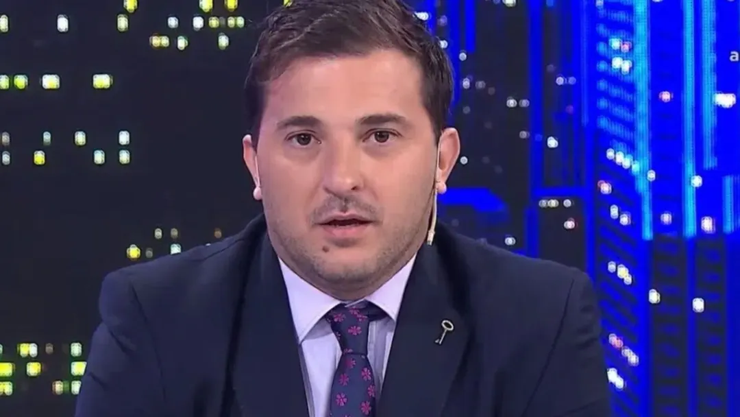 El año pasado, el periodista quedo envuelto en una gran polémica luego de que se filtraran sus chats con Luciana Elbusto.