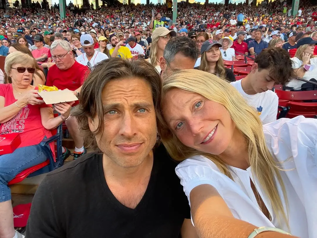 La actriz está casada con el productor Brad Falchuk.