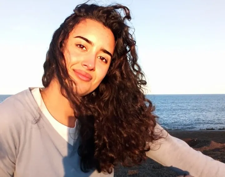 Malén Ledesma tenía 24 años cuando fue asesinada por su amigo, Iván Gabriel Juárez Cruz, quien ahora ocupa el banquillo de los acusados y enfrenta un juicio por jurados por el femicidio de la joven.