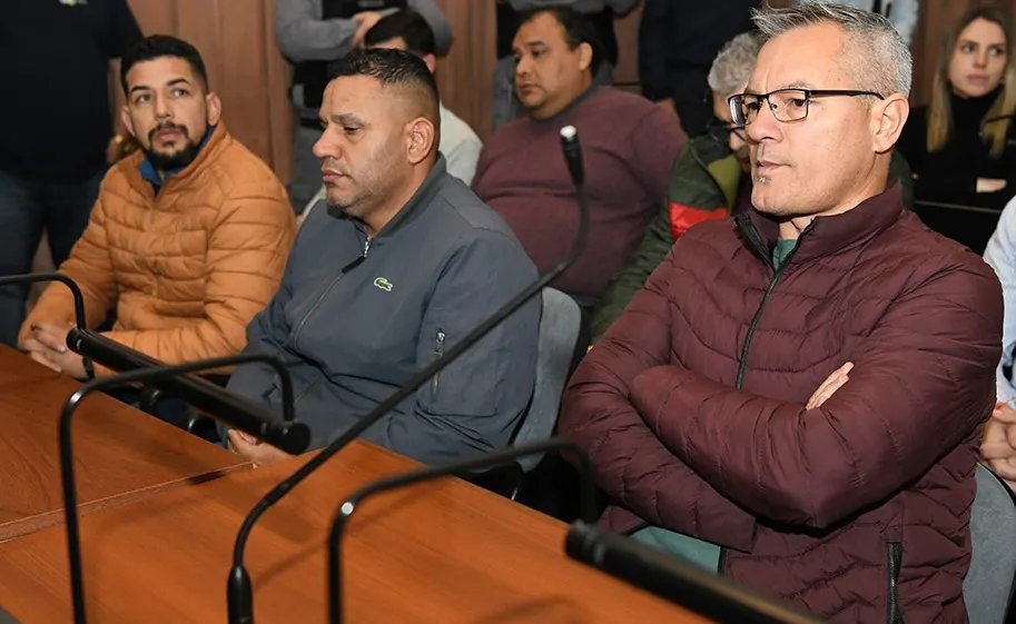 El oficial Juan José Nieva, el oficial mayor Fabián Andrés López y el inspector Gabriel Alejandro Isassi,